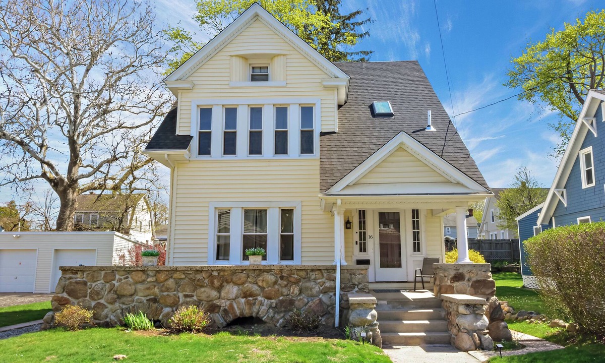 New London House | New London Retreat Sleeps 10 - Walk to Waterfront & Downtown, near Casinos
