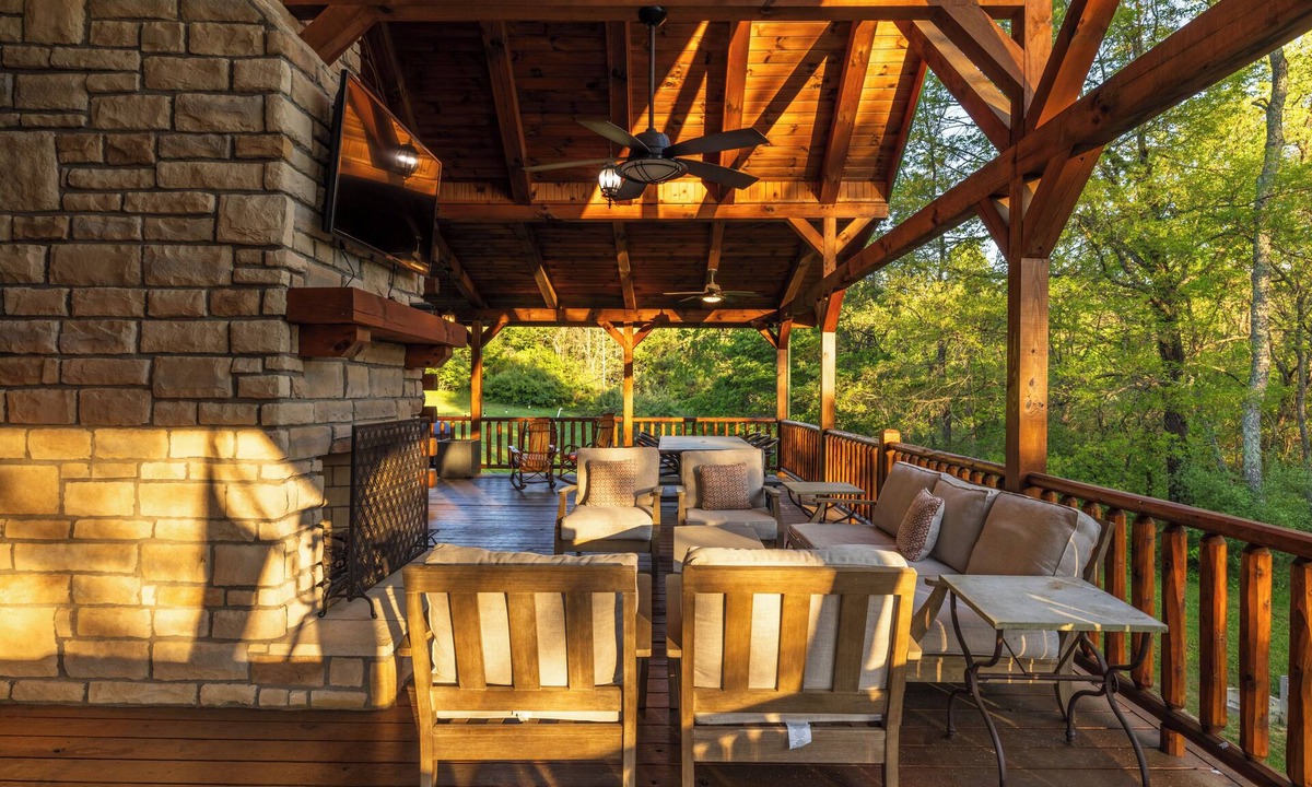 Carbon Hill House | NEW! Pet Friendly! 5 Acres! Pool & Hot Tub!