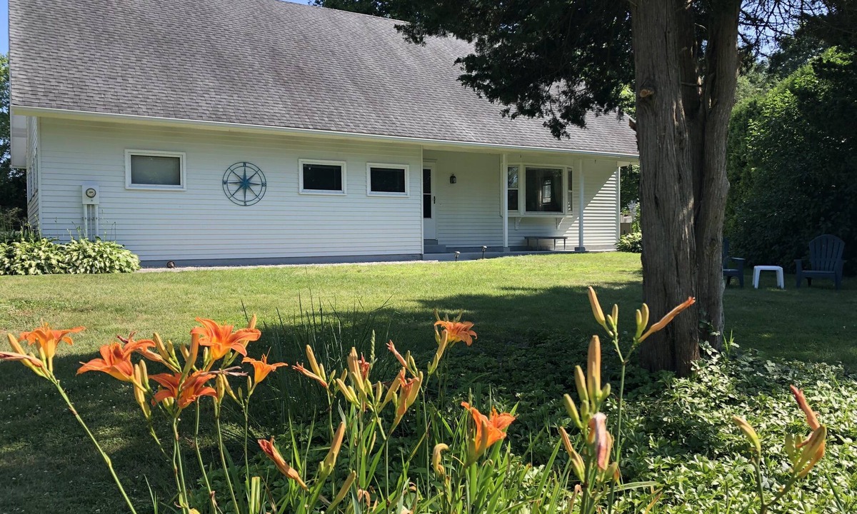 Mystic House | New photos with many updates! Bring your EV cord and adapter! Walk to the fun!