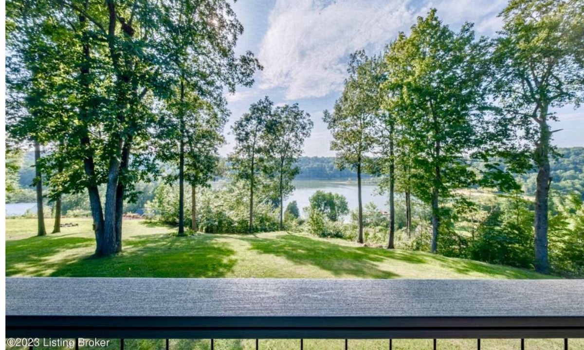 Westview House | New to the Market! Charming 3-bedroom Rough River lake home! In Westview KY!