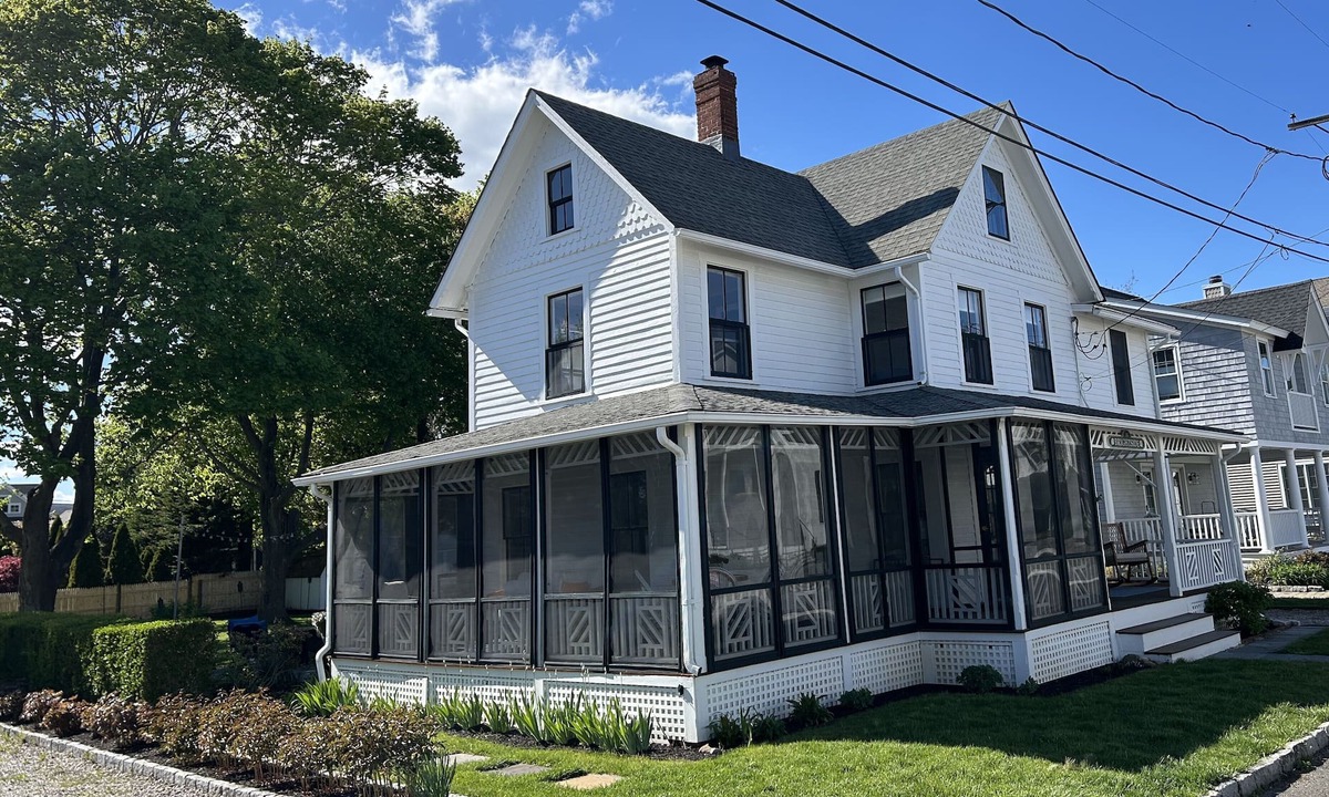 Madison Center House | NEW & Updated Coastal Home, Steps to the Sound -Sleeps 10 - Hot Tub - Central AC