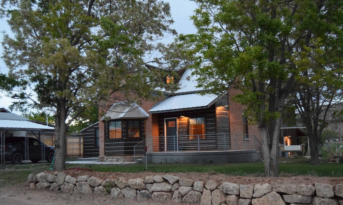 Escalante House | NEWLY REMODELED HISTORIC FARMHOUSE!