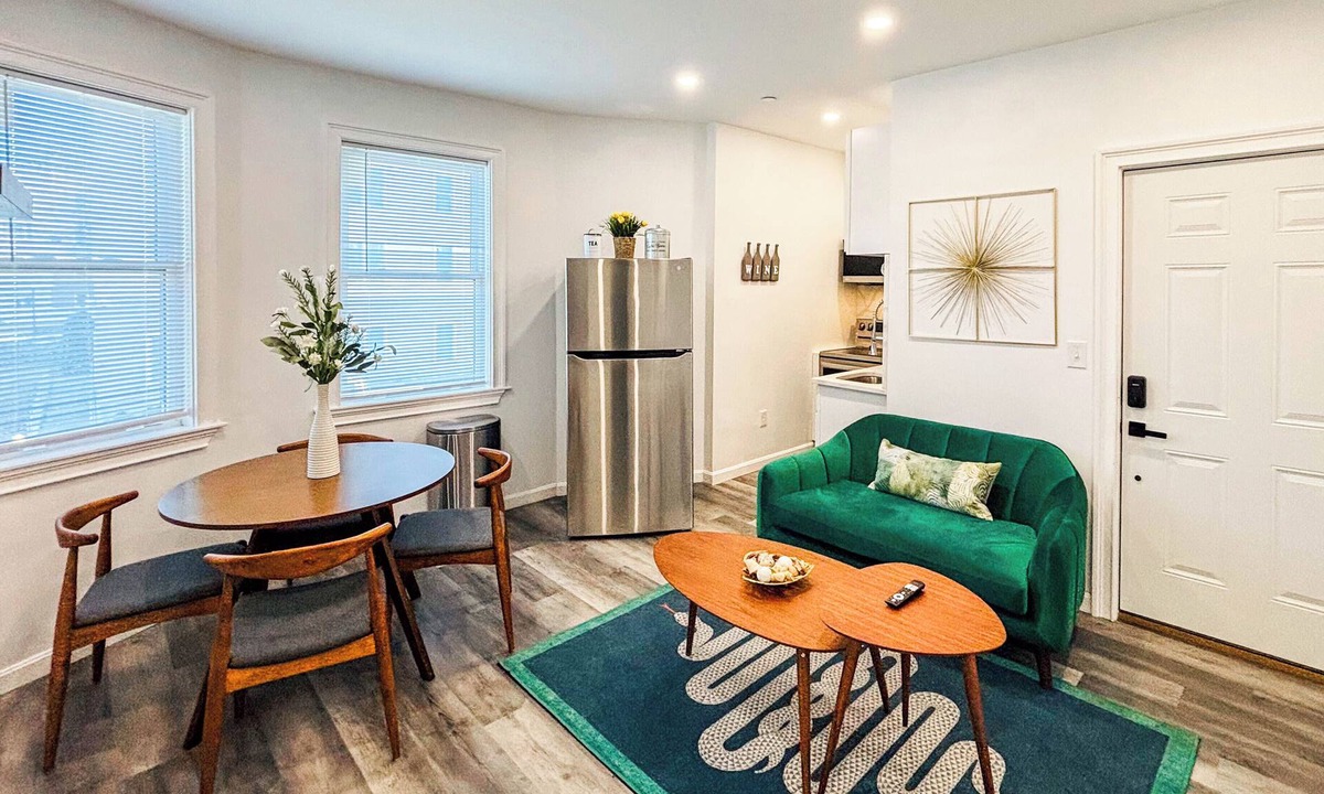 Columbus Park - Andrew Square House | Newly Renovated 2 Bedroom in Southie!