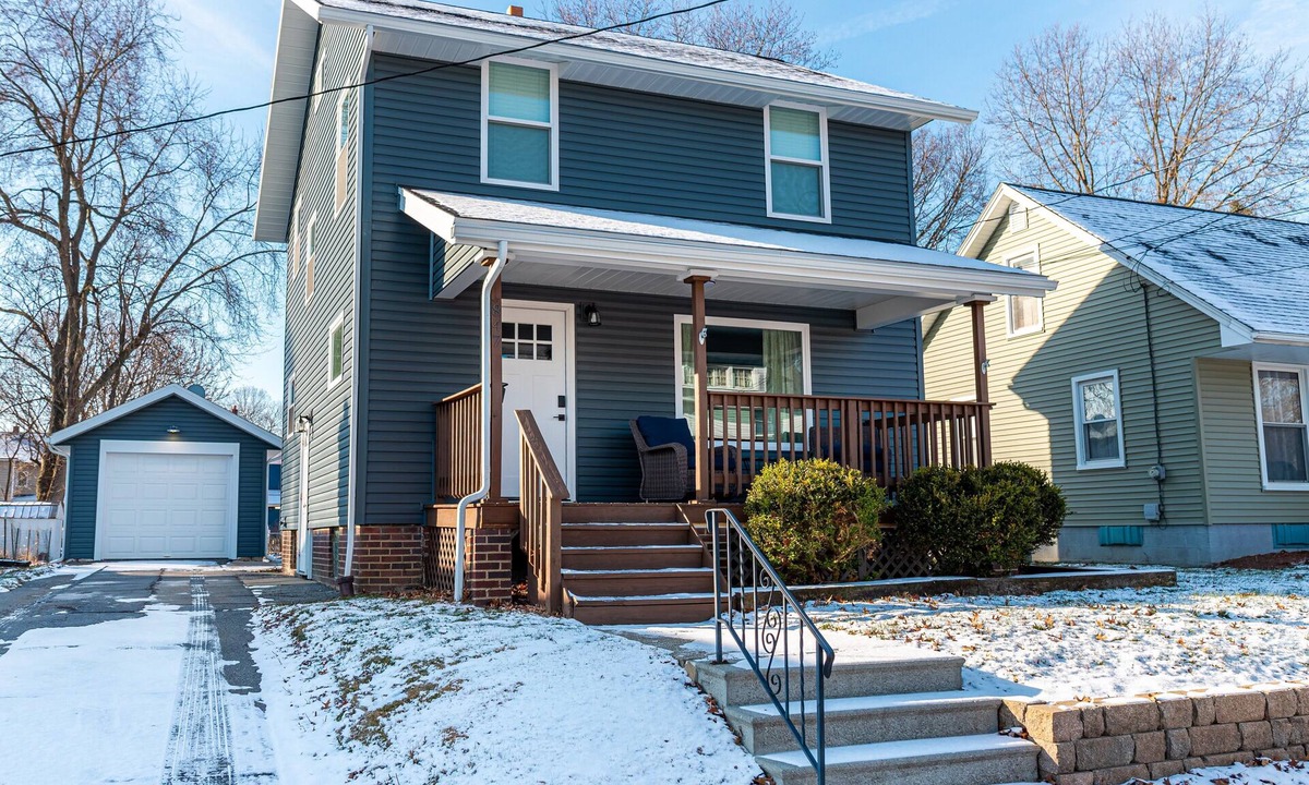 Ashland House | Newly renovated 4-bedroom house in Ashland with WiFi and AC