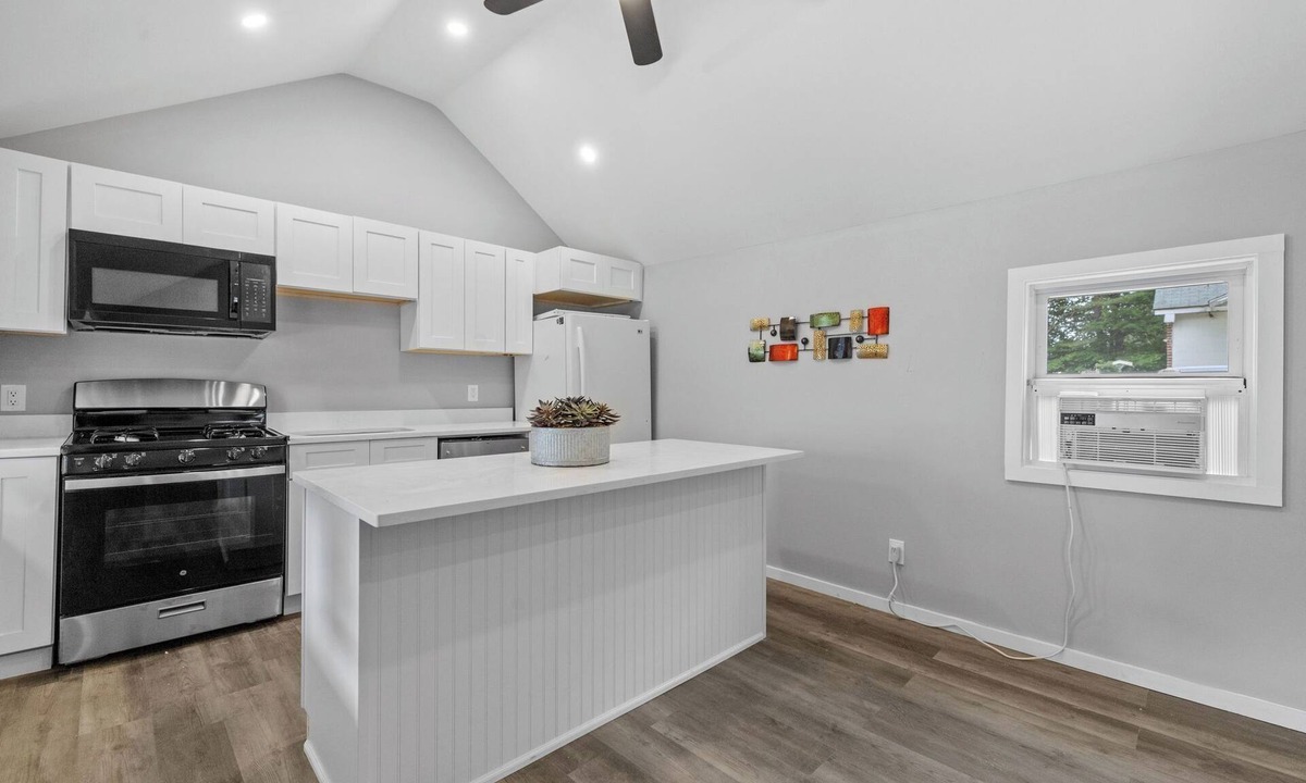 Alton Cottage | Newly Renovated Cottage 3 on Main Street Alton Bay!