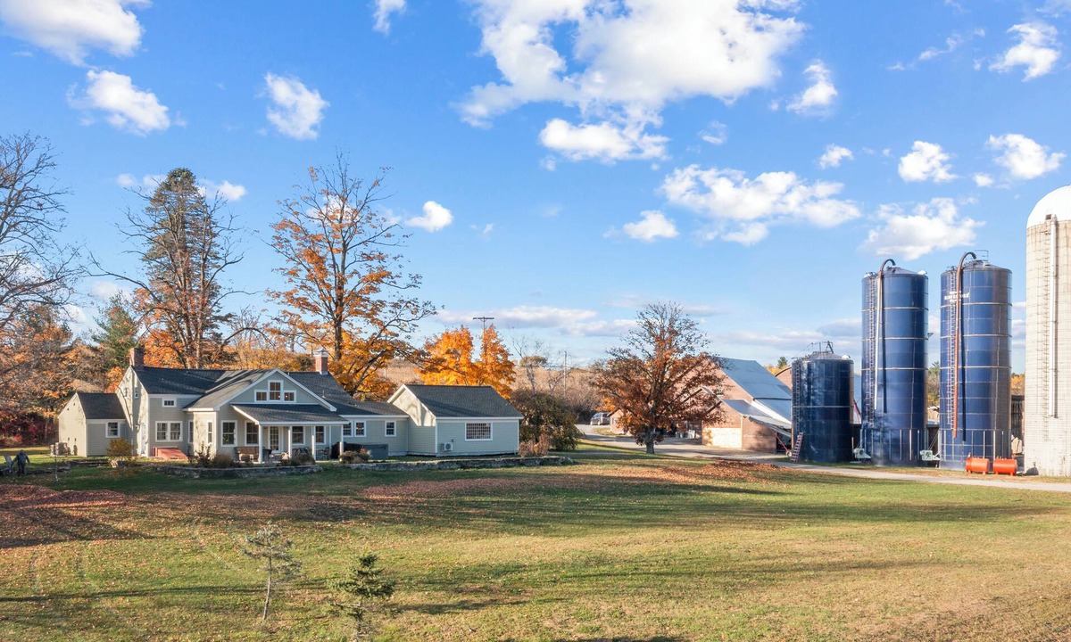 Claverack-Red Mills House | Newly renovated farmhouse on organic farm near Hudson and the Berkshires