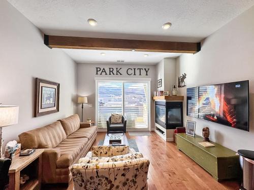 Kimball Junction House | Newpark Townhome, Breathtaking Views Shopping Center Steps Away
