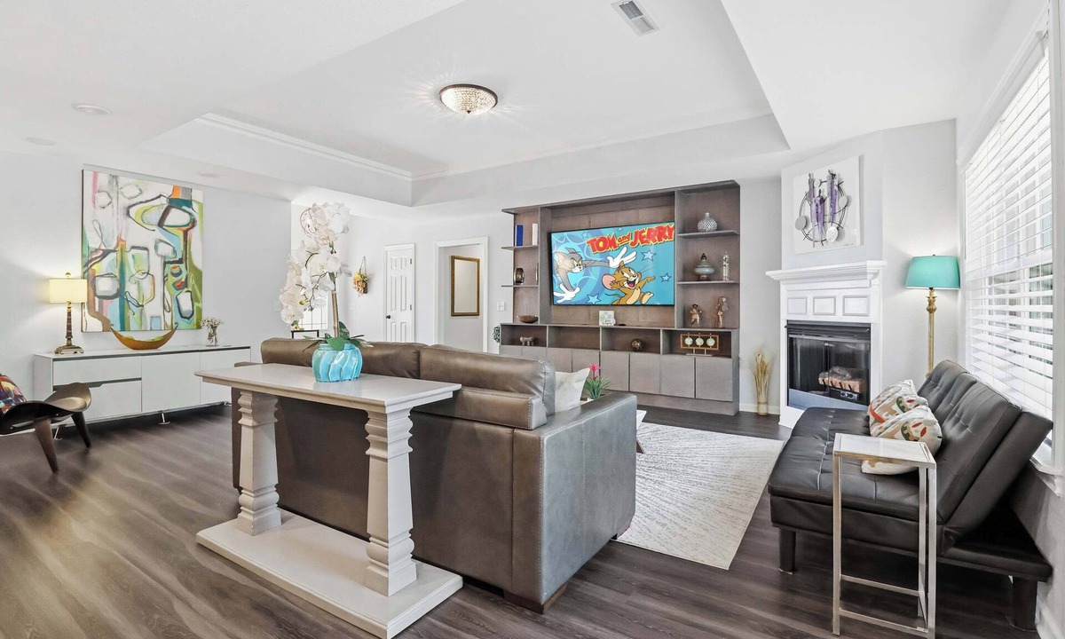 Springdale House | Niagara Retreat in the Heart of NWA