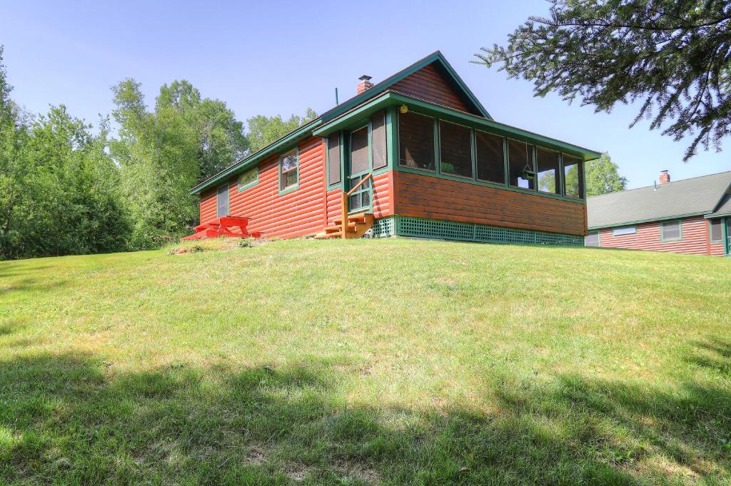 Rangeley Plantation House | Niboban Cabin 4 by Morton & Furbish
