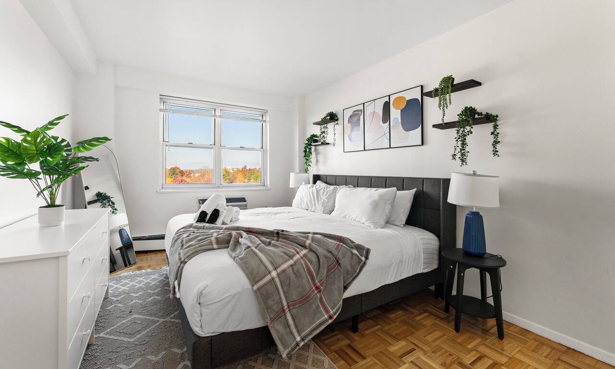 North Brookline Apartment | Nice 2bd/1.5ba near BU cwa1