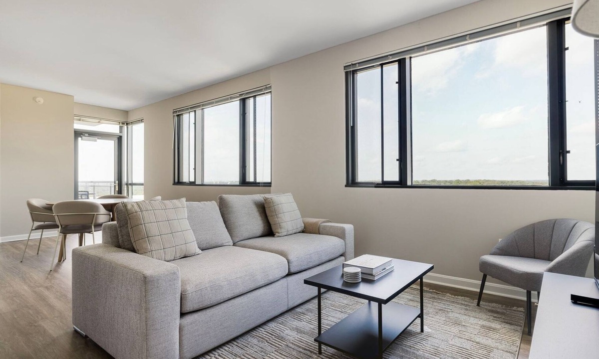 North Bethesda Apartment | Nice North Bethesda 2BR w/Pool, Gym & Balcony, nr Coffee, by Blueground