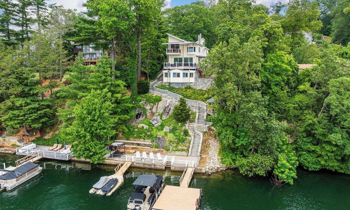 Danbury House | North Cliff House - Private Dock & Sauna