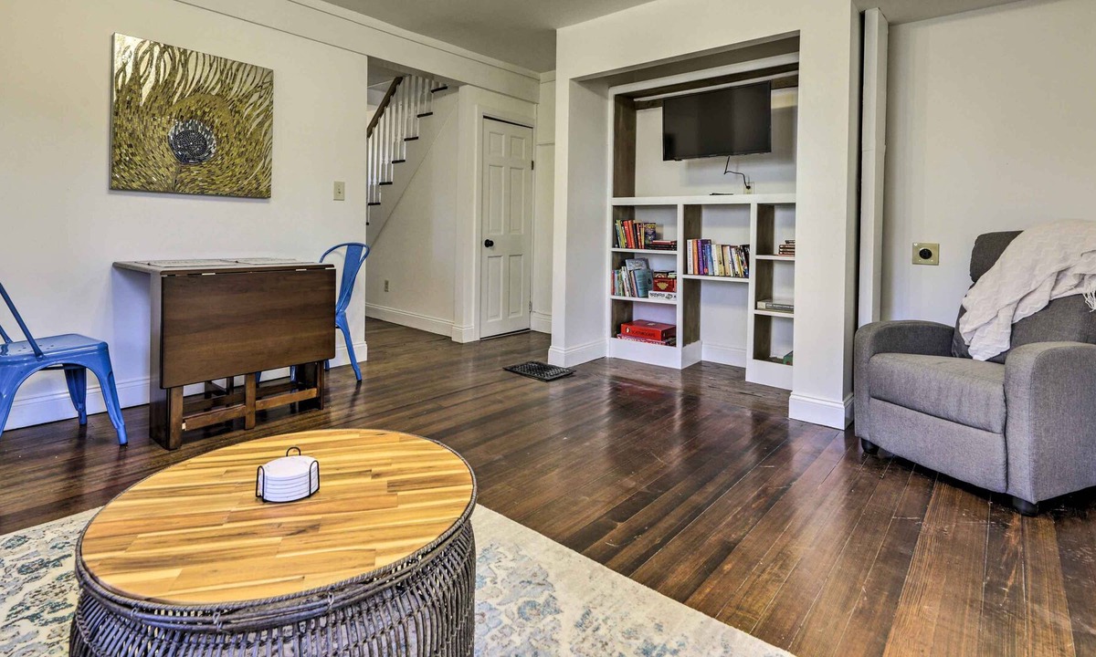 Northampton House | Northampton Townhome w/ Grill < 1 Mi to Dtwn
