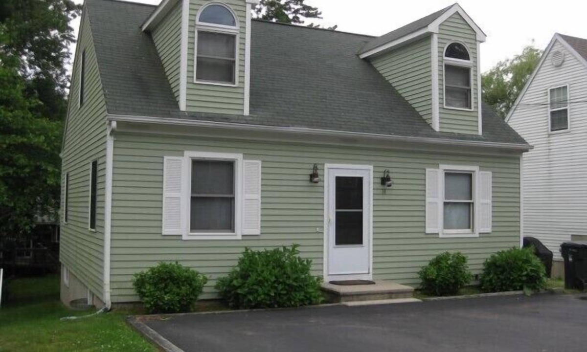 Bonnet Shores House | NOW BOOKING 2026 ~ Beautiful, Oversized Cape in Scenic Bonnet Shores!