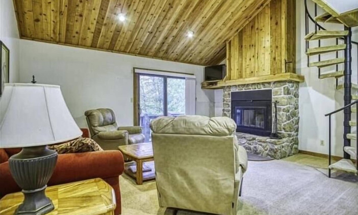 Timberline Condo | NWF8-Affordable Condo! sleeps 8!