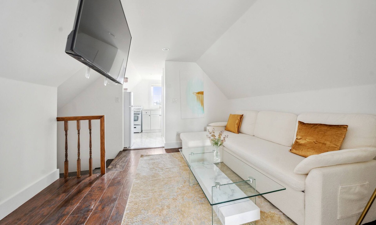 Southeast Yonkers Apartment | NY Luxury Apt Free Parking in PRIME Area