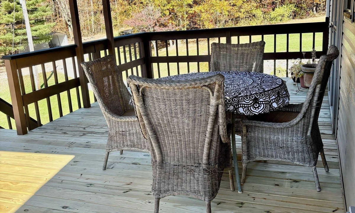 Dellroy House | Oak Haven Retreat: Tranquil Stay w/King Bed