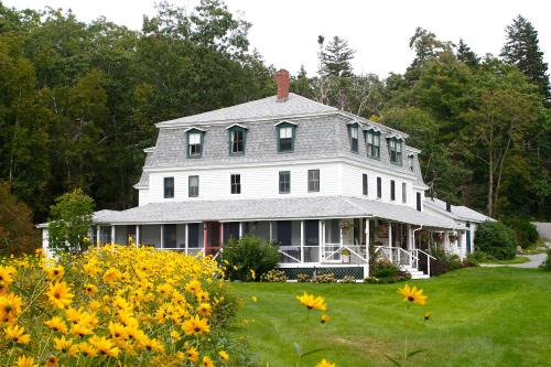 Herricks Hotel | Oakland House Seaside Inn & Cottages