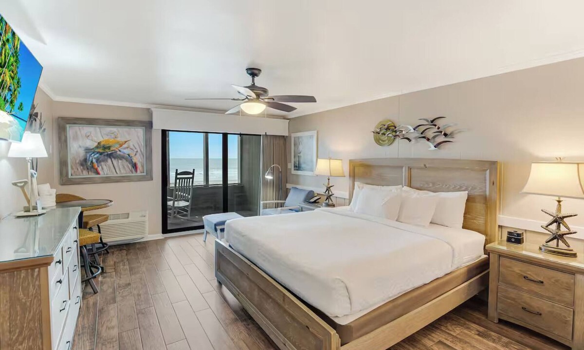 Litchfield by the Sea Hotel | Ocean Air & Easy Evenings | Beachfront Stay w/Private Porch