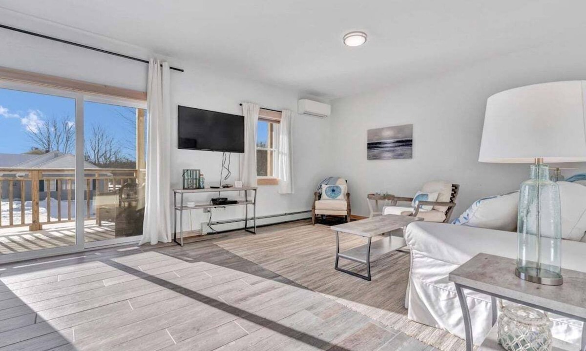Owls Head House | Ocean Breeze East Wind – Modern 2BR/2BA home by Cr