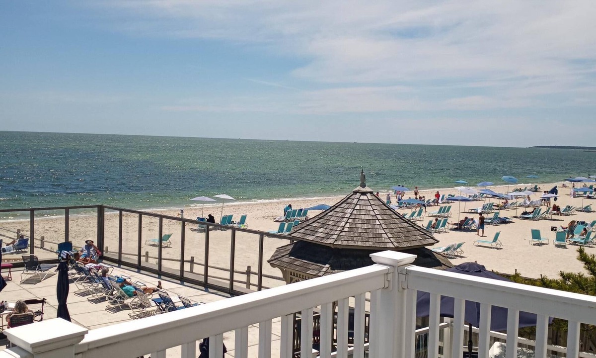 Bass River Hotel | Ocean Club on Smuggler's Beach