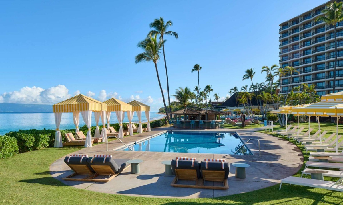 Kaanapali Hotel | Oceanfront Bungalow + Tennis and Watersports