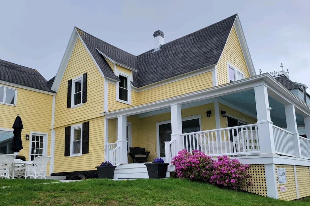 York Beach House | Oceanfront Classic Maine Cottage in close walking distance to beaches!
