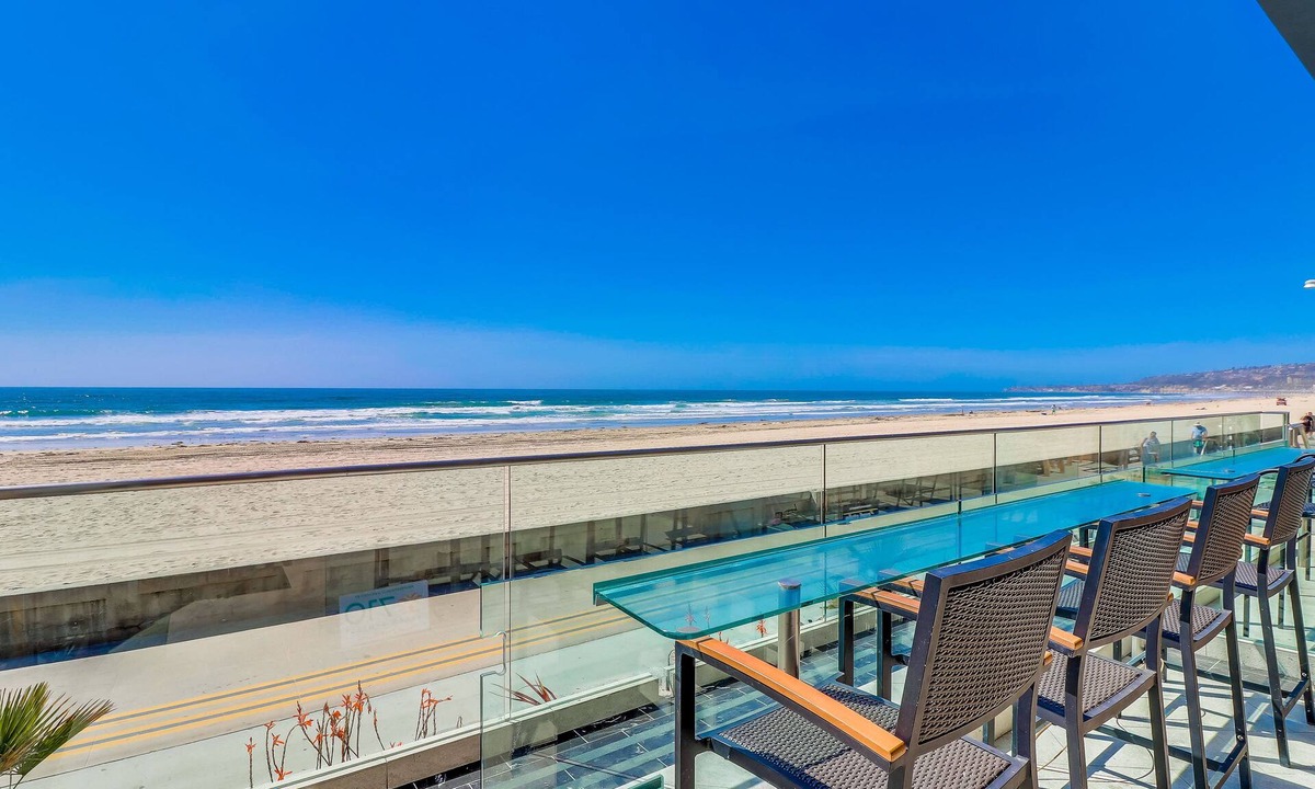 Mission Beach Apartment | Oceanfront condo with private waterfront patio, washer/dryer, gas grill
