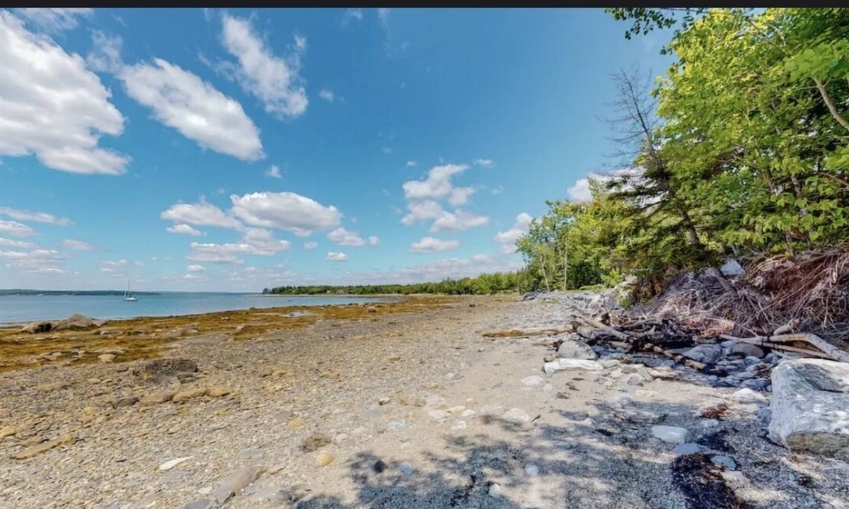 Trenton House | Oceanfront Home-20min to Acadia National Park and Bar Harbor