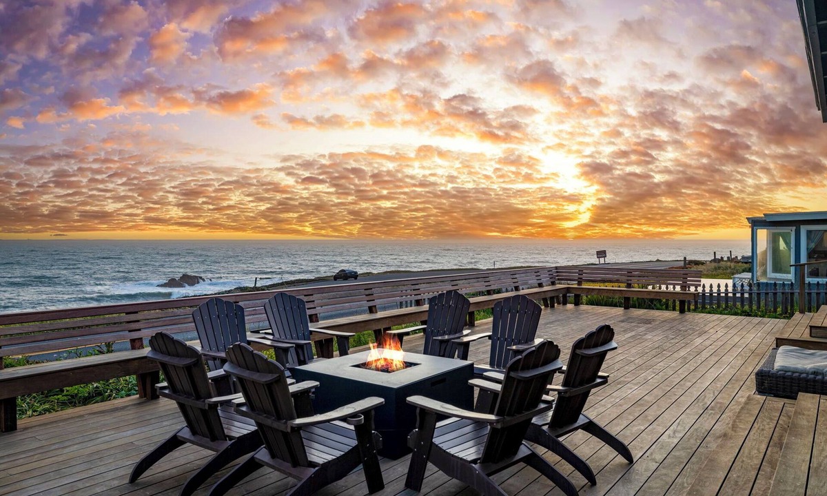Bodega Bay House | Oceanfront Sonoma Coast · 3 en-suite bdrms · hot tub · pool table