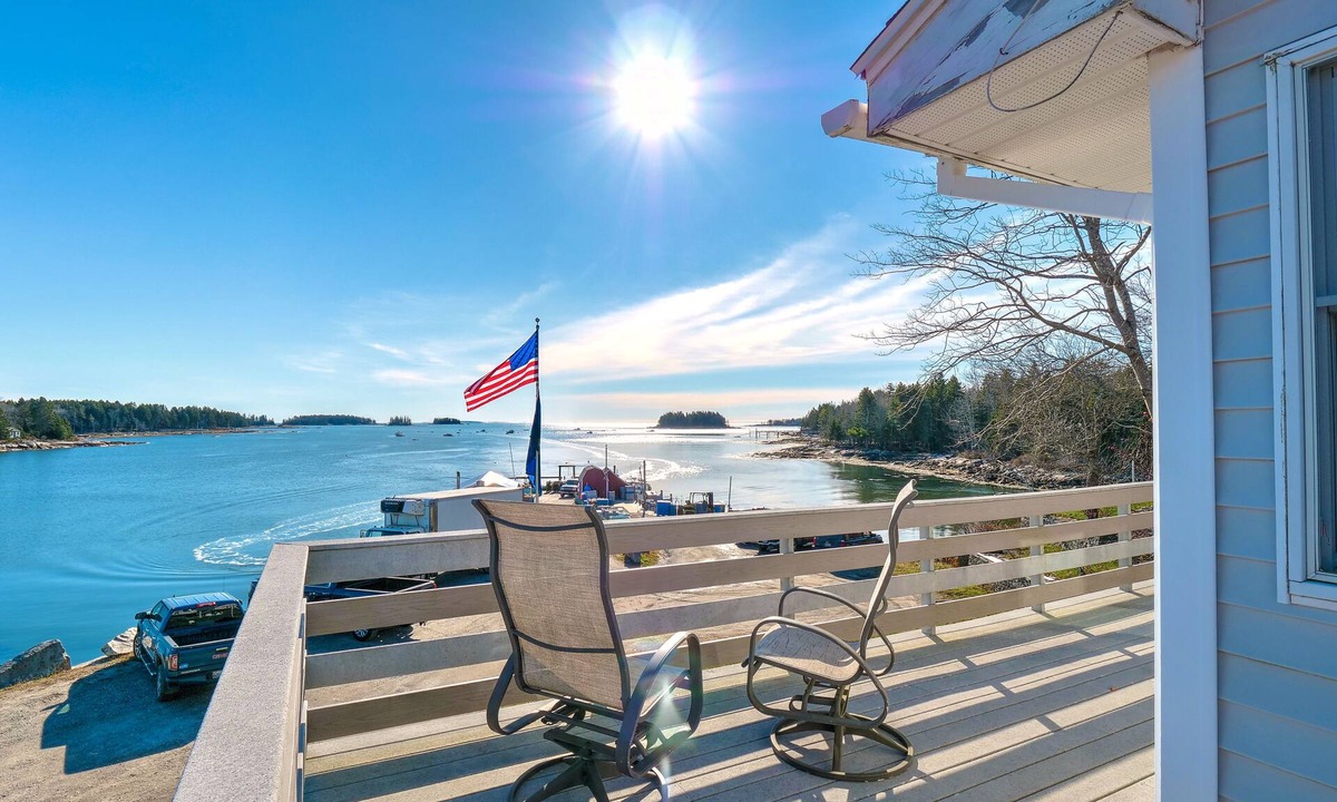 Saint George House | ON THE OCEAN, OVER LOOKING WHEELERS BAY 83 Eagle Quarry Road Spruce Head, Me
