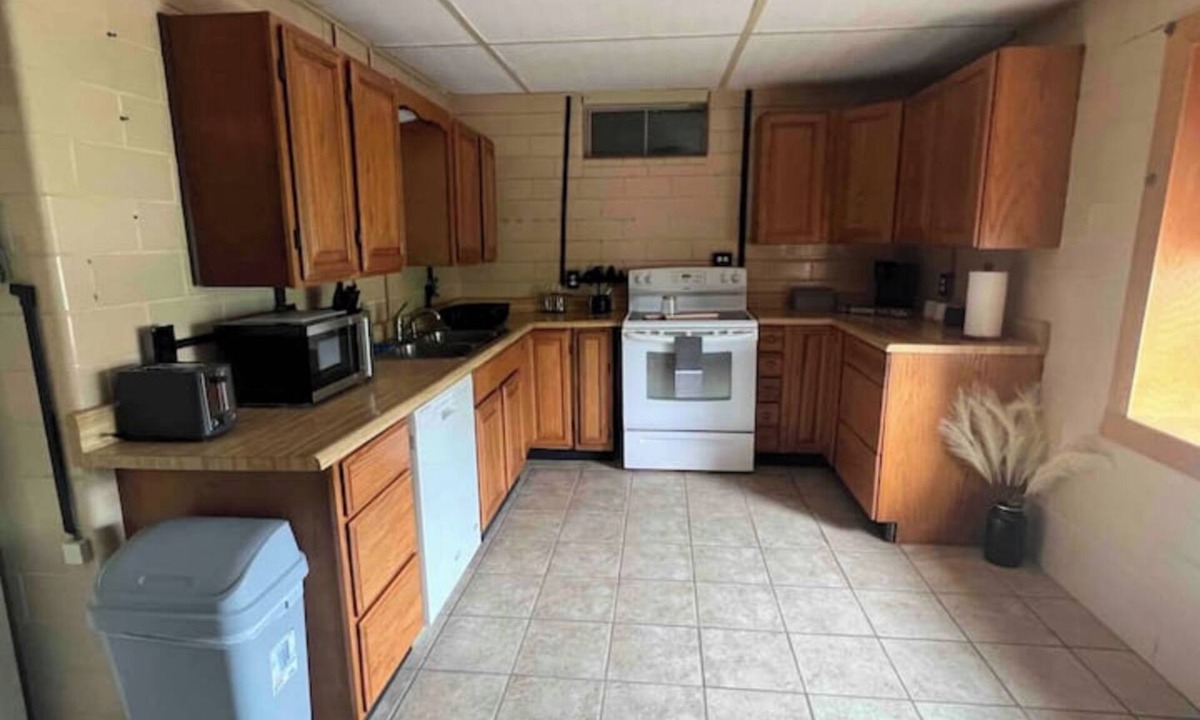 Dellroy Apartment | One Bedroom Delroy Rental