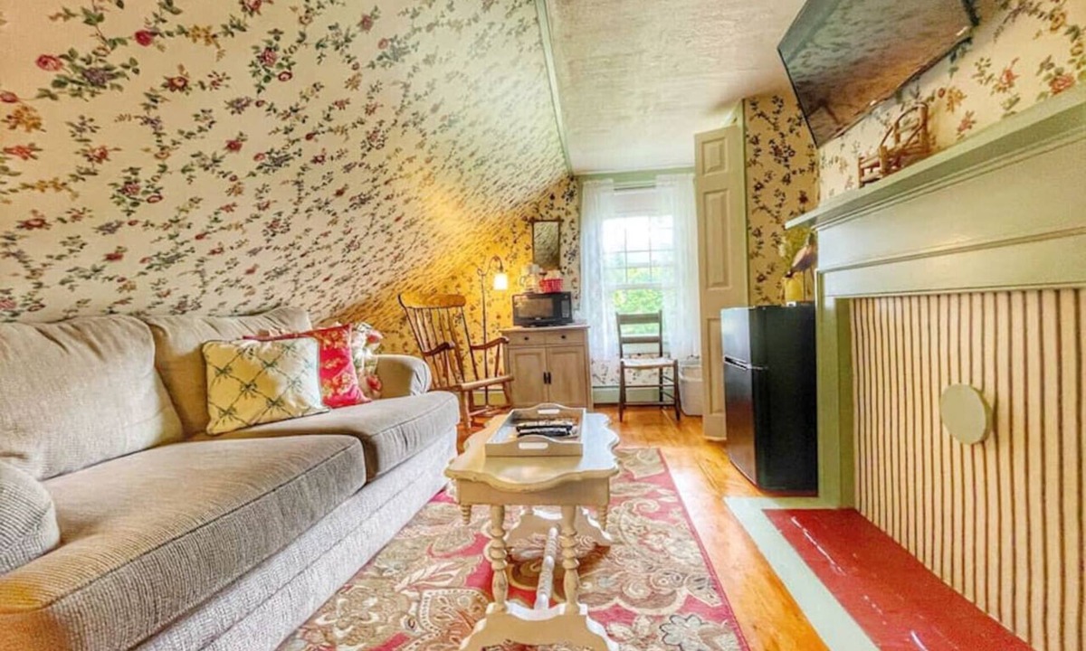Trenton Apartment | Open Hearth Inn Suite 3 - 10 min to Acadia!
