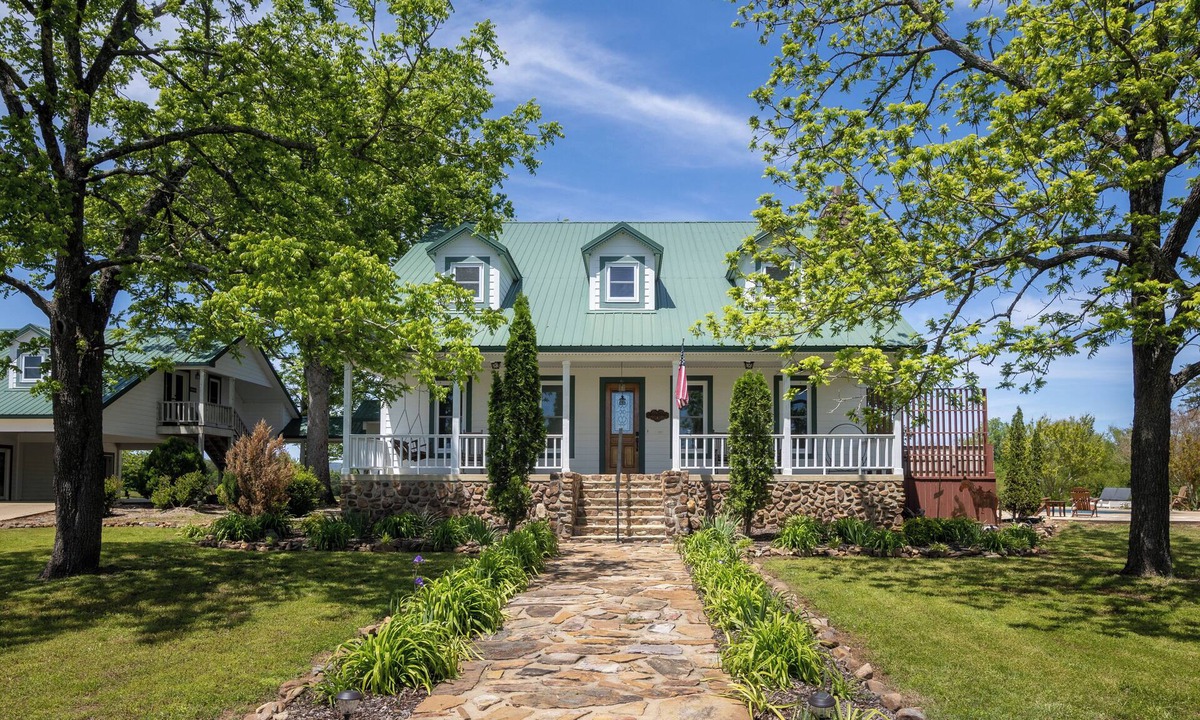 Oden House | Ouachita Mountains Luxury Retreat on 40+ acres with Pool, Hot Tub, WiFi