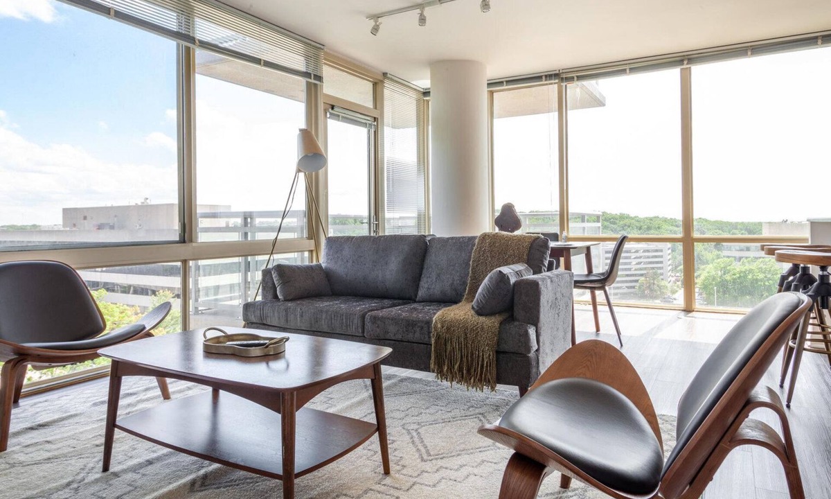 McLean Apartment | Outstanding Tysons Corner 2BR w/Pool, Pet Salon & W/D, by Blueground