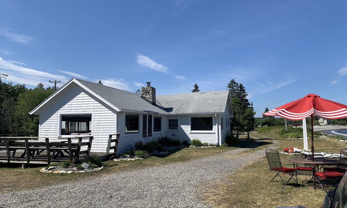 Owls Head Cottage | Owl's Head Maine Beachfront Cottage with wonderful sand beach & stunning views