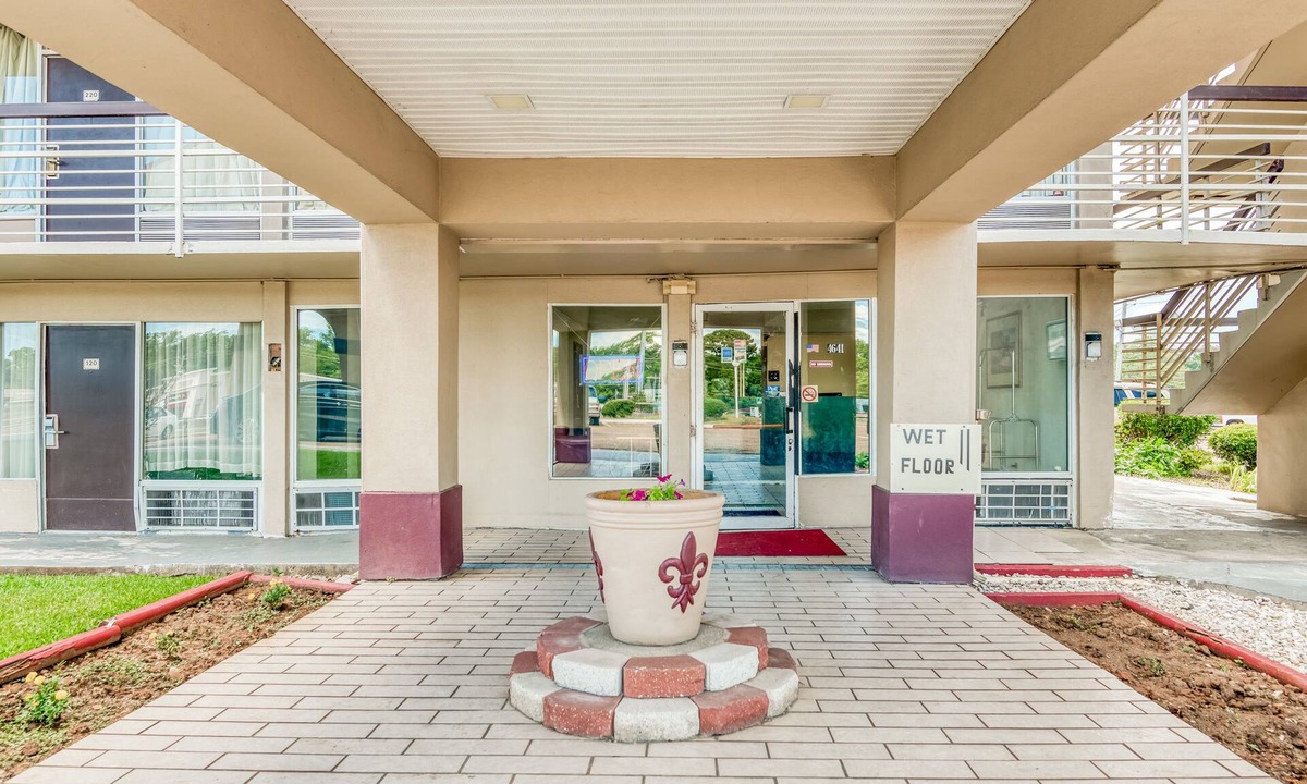 Tougaloo Hotel | OYO Hotel Jackson North I-55
