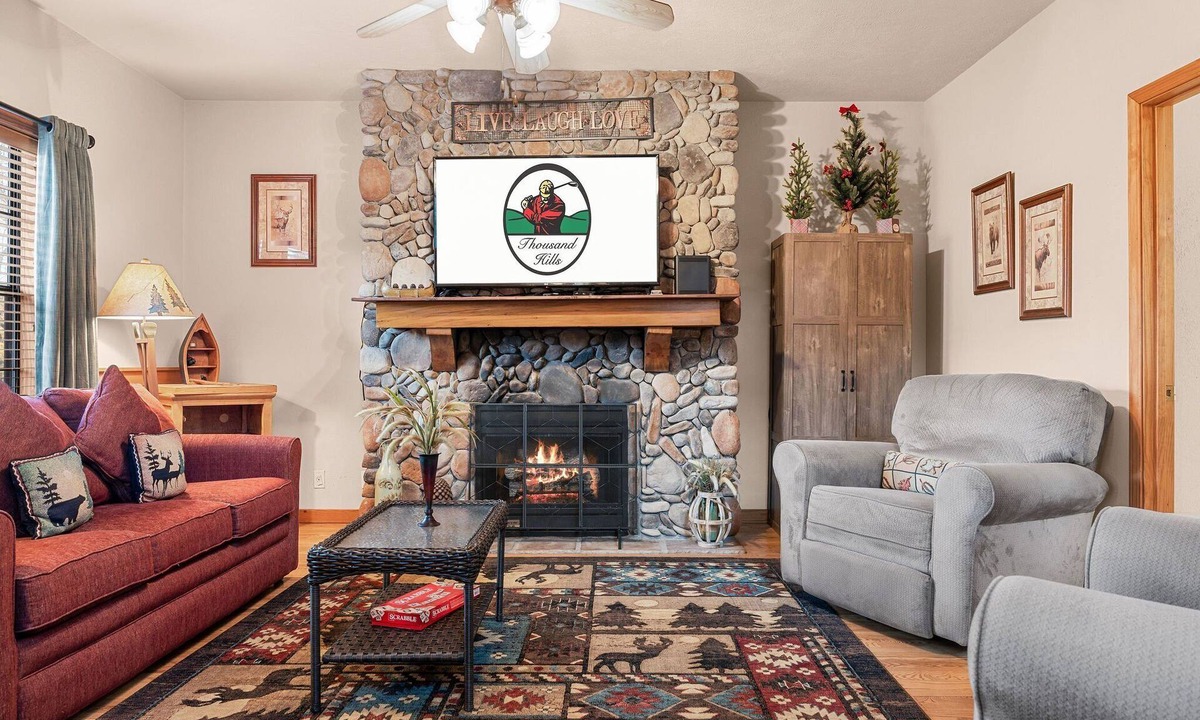 Branson Theater District Cabin | Ozark Hideaway Cabin 2BR/2BA Sleeps 6 Jetted Tub Covered Deck Resort Pool