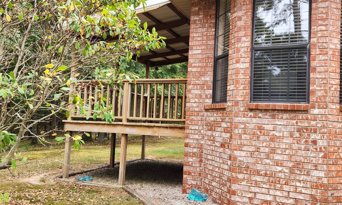 Ozark House | Ozark National Forrest. Trails, Devil's Canyon, Fish, Hunt deer, bear, turkey.