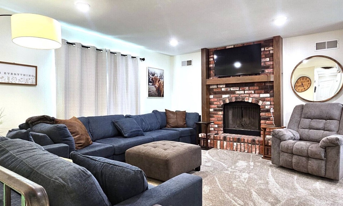 Page Apartment | Paddleboards, Air Hockey, Grill, Fire Pit, W/D, Brkfst, Sleeps 10, up