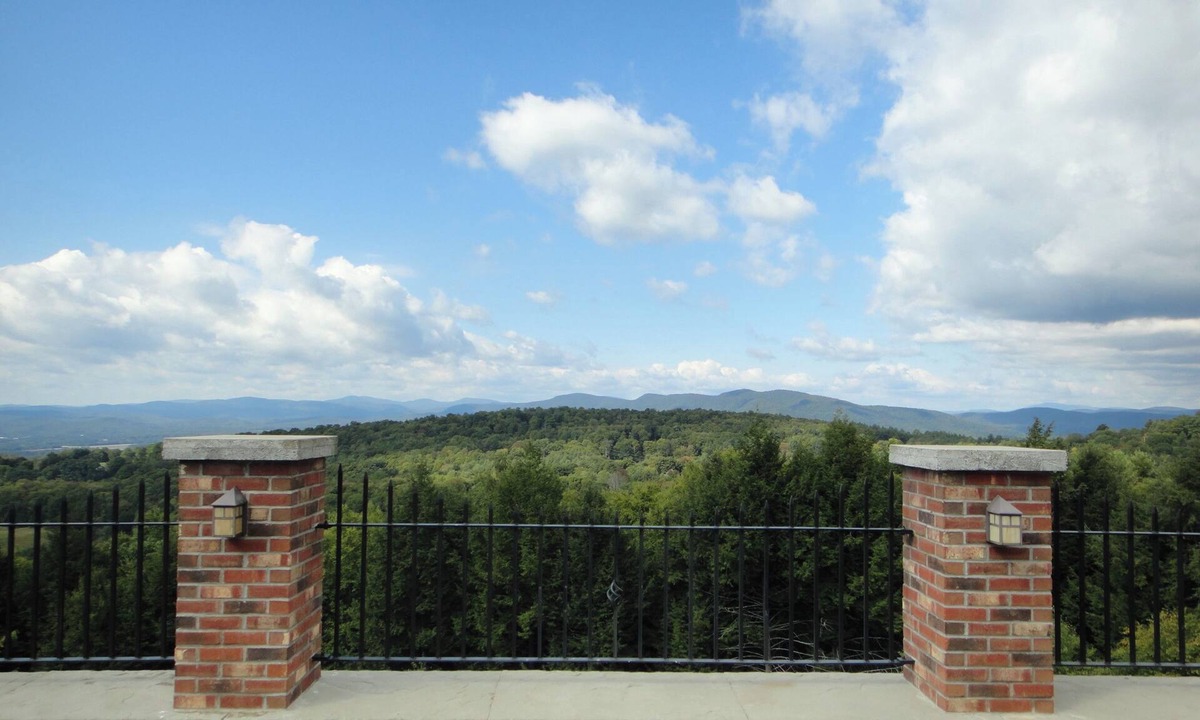 Springfield House | Panoramic Mountain View, Lots To Do, Or Enjoy Doing Nothing