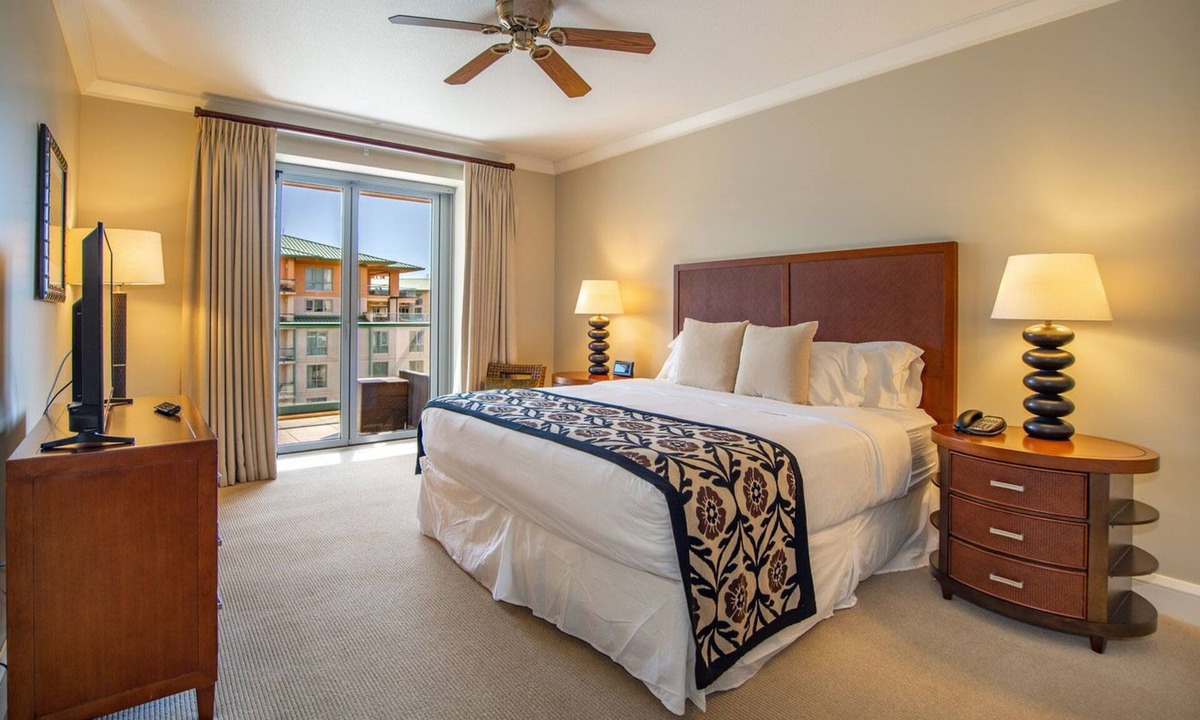 Honokowai Hotel | Paradise Found! Short Drive to Kapalua Airport! Onsite Parking and Swimming Pool