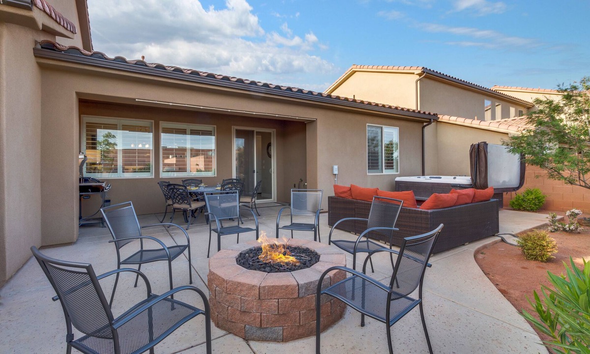 Santa Clara House | Paradise Village Resort 86, Private Hot Tub, Game System, Community Amenities, and more