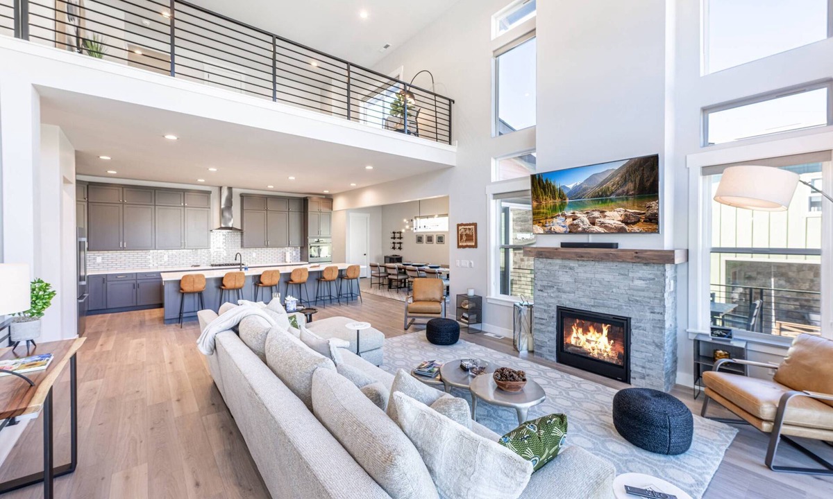 Deer Mountain House | Park City Vacation, Deer Valley East | 10 Minutes to Gondola | Private Hot Tub, Private Garage