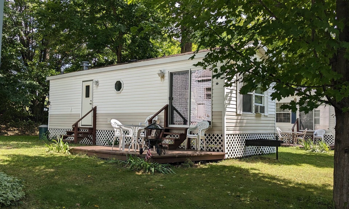 Perry House | Park model unit #2 for rent by Silver Lake NY
