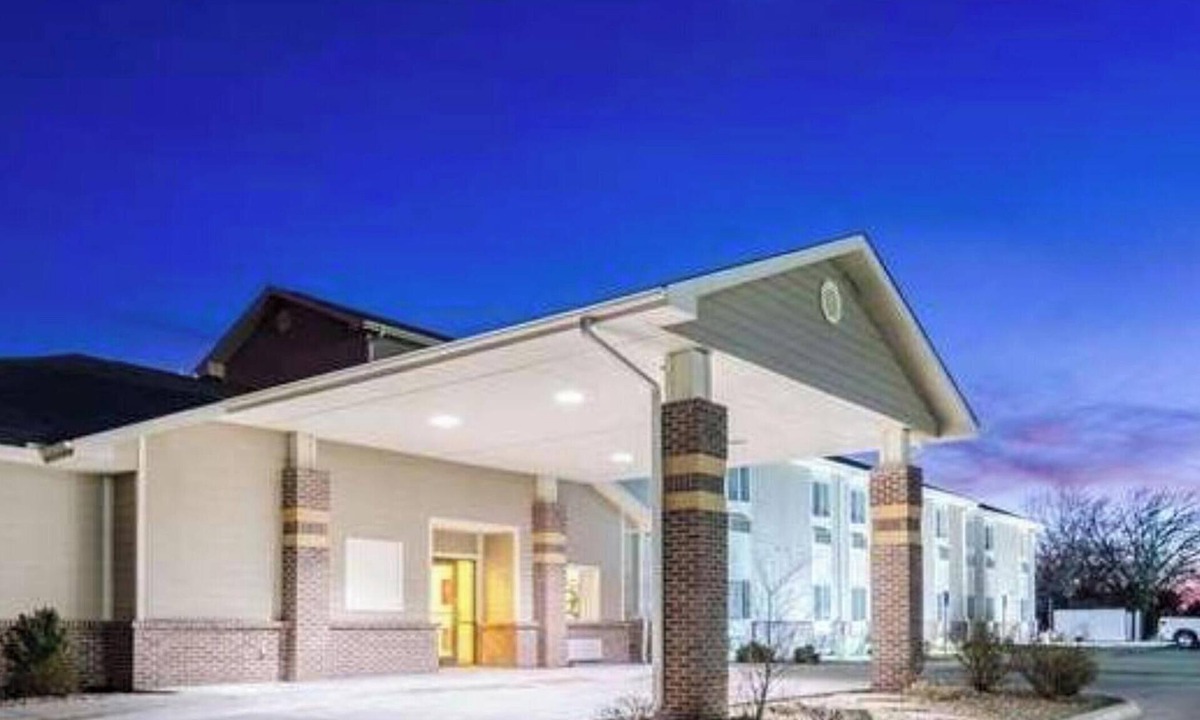 Hoisington Hotel | Park View Inn & Suites Hoisington