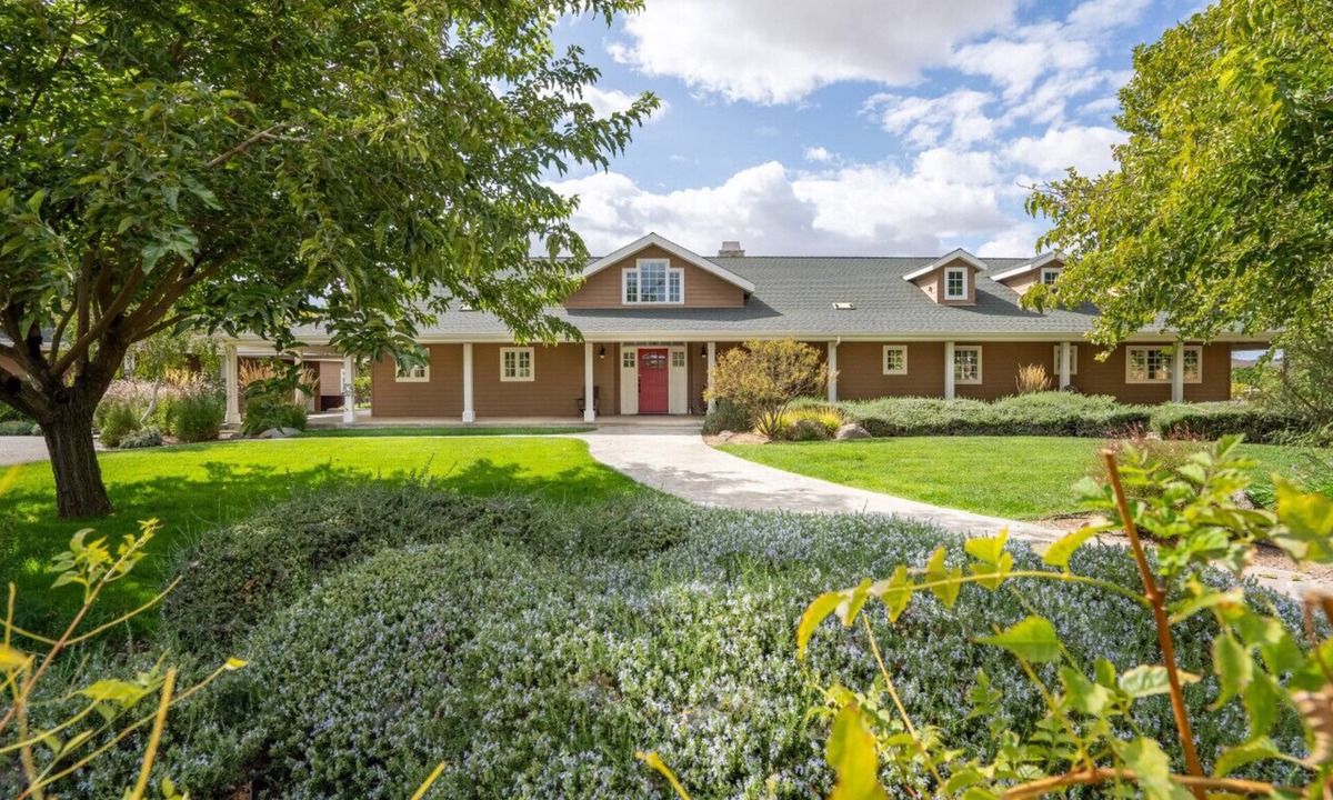 Paso Robles House | Paso Robles Nut House · Casa Delle Noci-Beautiful Rambling Ranch House