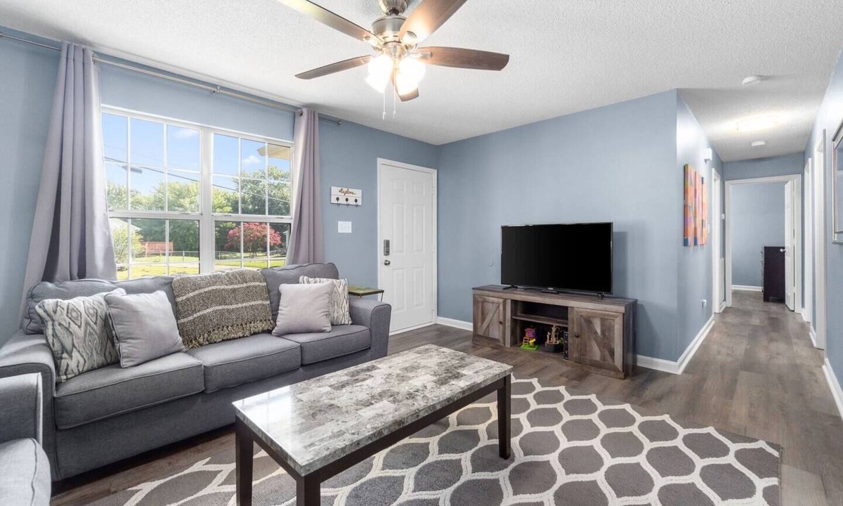 Oak Grove House | Paw-fect for pet lovers & thrill seekers