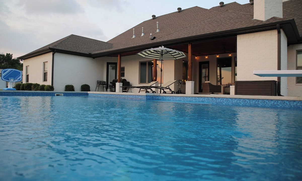 Farmington House | Peaceful 10-Acre Retreat with Pool & Theater Room: 7 mi. from U of A