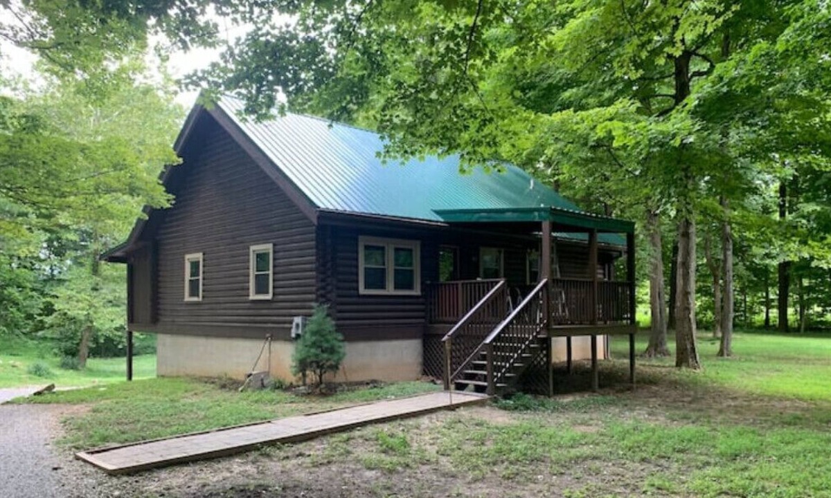 New Albany Cabin | Peaceful 2.5-Acre Retreat Near the City with Space to Unwind